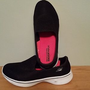 Skechers Gowalk 4